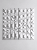 „Siatka" — geometrický nástěnný reliéf z origami