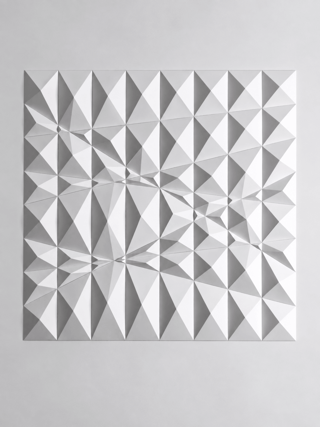 „Siatka" — geometrický nástěnný reliéf z origami